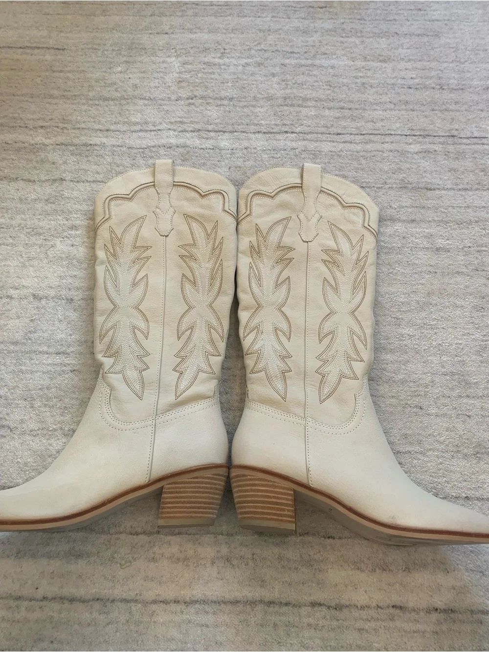 NWT—-Dolce Vita Cream embroidered Shiren boots in Sand Nubuck - Picture 4 of 11